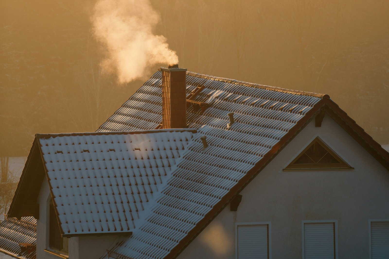 Rauch aus einem Schornstein