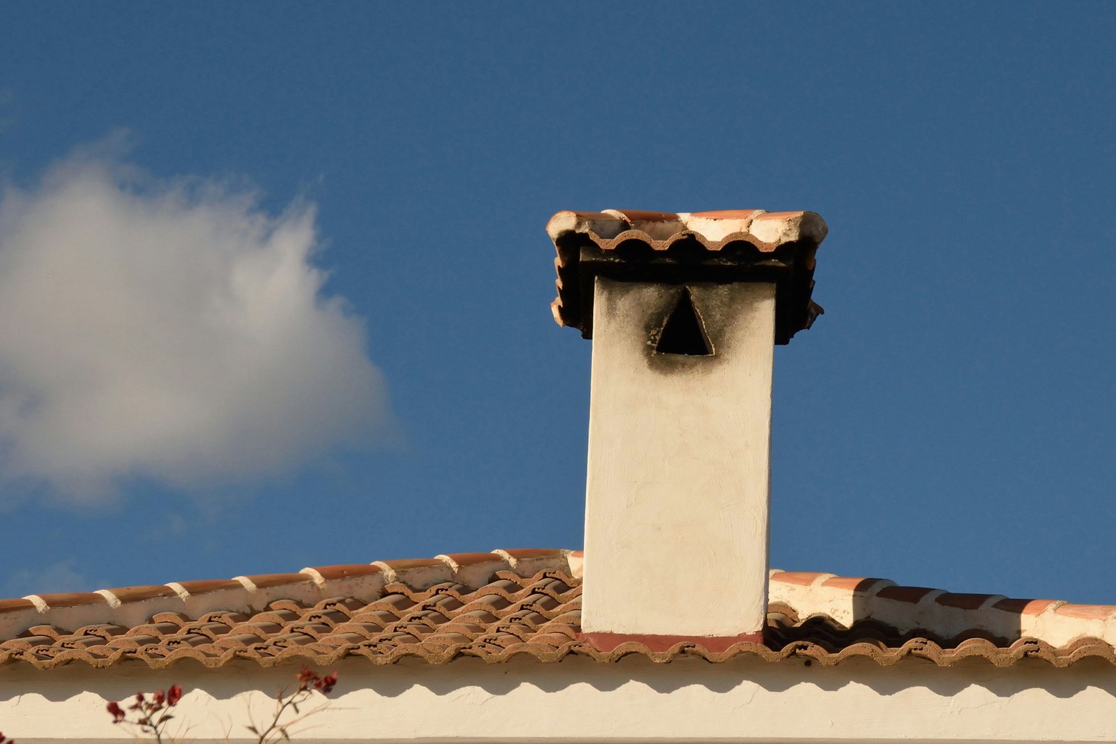 Schornstein mit Flecken im Innenraum